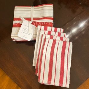 Williams Sonoma towels and dish clothes